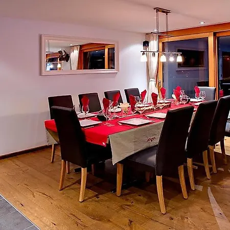 Sleeps 10 Wifi Holiday home